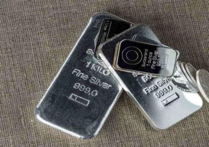 الفضة تتسجل ارتفاعا نسبته 1.4 وتعيد ملء الفجوة السعرية وتستعيد توازنها مع عيار 999