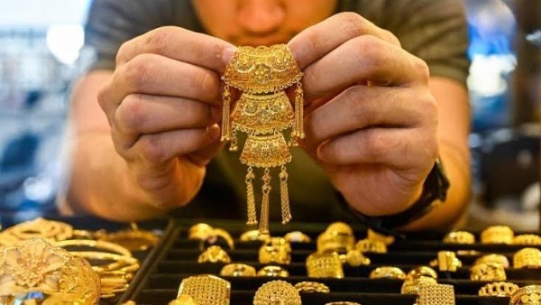 سعر الذهب عيار 21 اليوم يواصل الانخفاض وأحدث الأسعار تتصدر اهتمامات المستثمرين