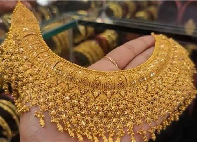 أسعار الذهب تتراجع بضغط من رهانات رفع الفائدة وترقب اتفاق أمريكي إيراني