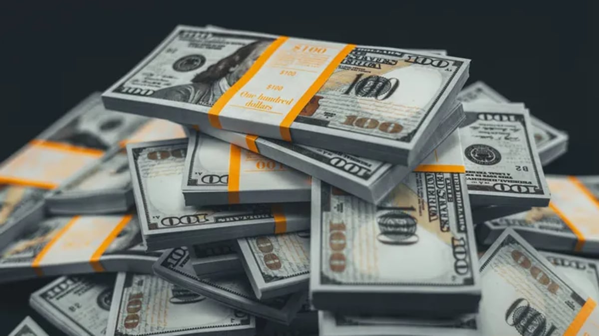 الدولار يصل إلى أعلى مستوى في أسبوع مع استئناف الولايات المتحدة هجماتها على إيران